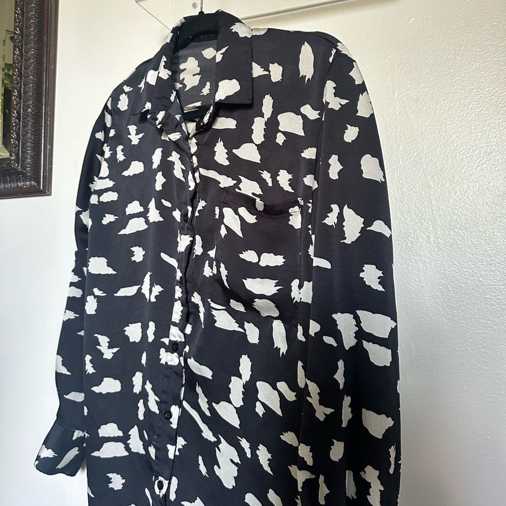 Nasty Gal Patterned Button Up Shirt Women's 0 Navy Blue & White Spotted Top